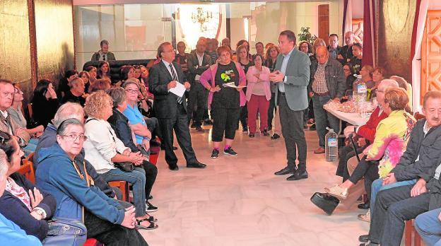 La suspensión de los embargos no logra acabar con el encierro de los afectados por las ayudas