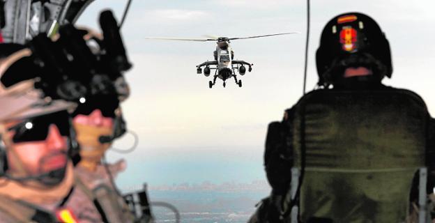 Los 'boinas verdes' realizan maniobras en suelo murciano