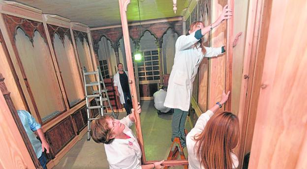 La farmacia Sala Just, cerrada desde el terremoto, abrirá dentro de un mes