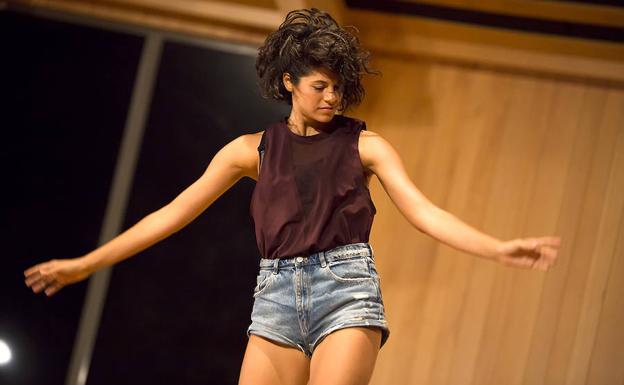 Gimnasia y reflexión en el nuevo espectáculo de Carlota Mantecón