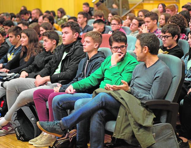 200 estudiantes de Bachiller lideran investigaciones dirigidas por científicos profesionales