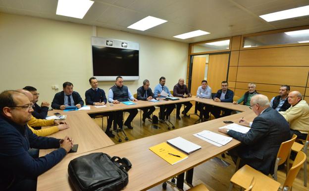 Los taxistas ofrecerán tarifa plana para los viajes de ida y vuelta al aeropuerto