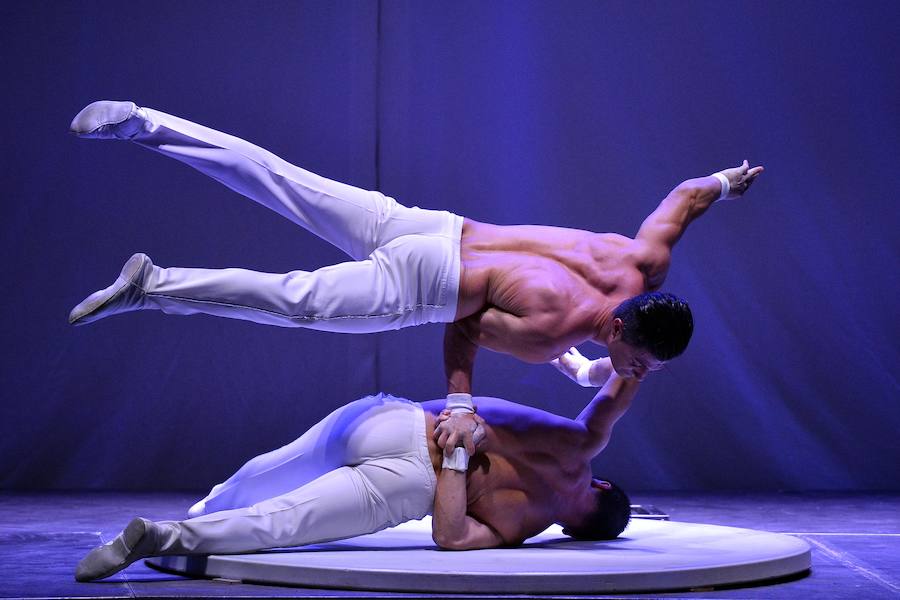 Una gran fiesta para presentar el nuevo autobús