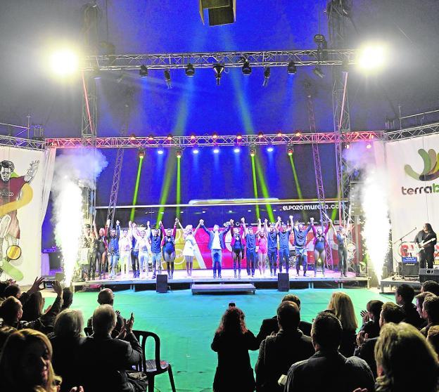 Una gran fiesta para presentar el nuevo autobús