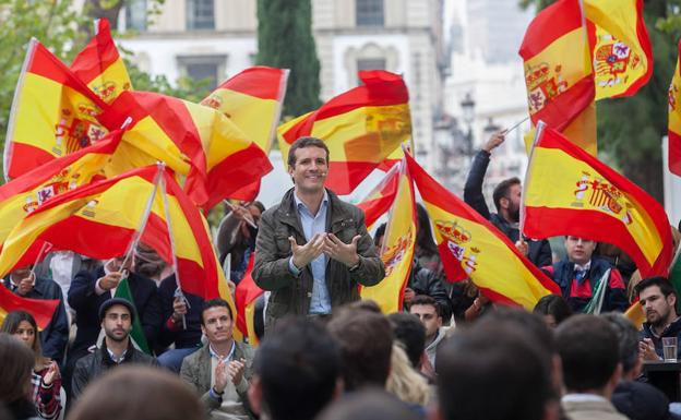 Casado excluye al PSOE de una cumbre de constitucionalistas en el Congreso