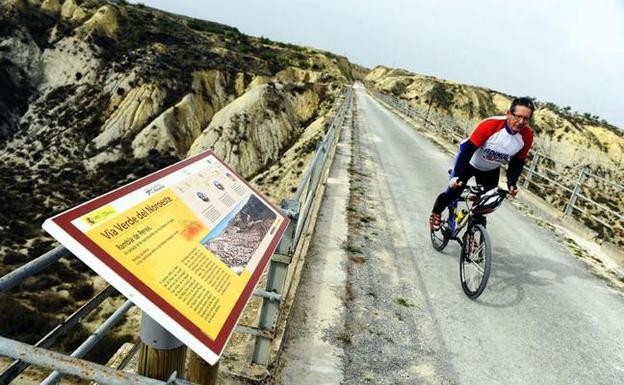 'Ecofluye' invita a las familias a mejorar los entornos naturales