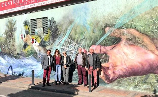 La huerta y el río Segura, protagonistas de un mural en el barrio de San Antolín
