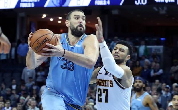 La clase de Marc Gasol hace líderes a Grizzlies; ganan Ibaka, Rubio y Mirotic