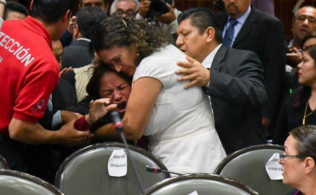 Una diputada mexicana se entera en plena sesión del asesinato de su hija