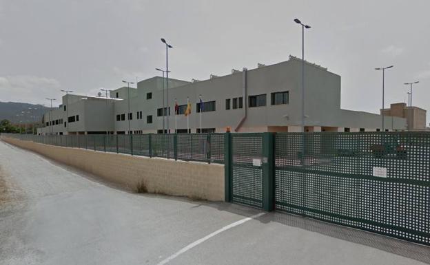 Un interno se fuga del Centro de Inserción Social de Sangonera saltando el muro del patio