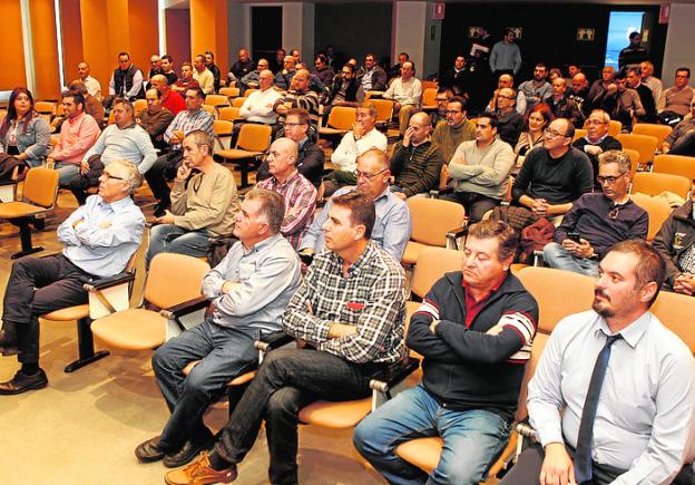 Los taxistas aceptan la tarifa plana para prestar por 29 euros los servicios a Corvera