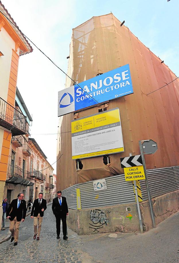 Plante en el juzgado de violencia de género por la falta de medios