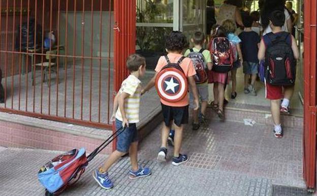 La nota que unos padres han metido en la mochila de su hija y que le ha salvado la vida