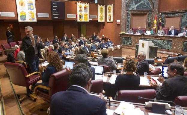 La Asamblea pide que los autobuses conecten Yecla y Jumilla con la estación del AVE de Villena