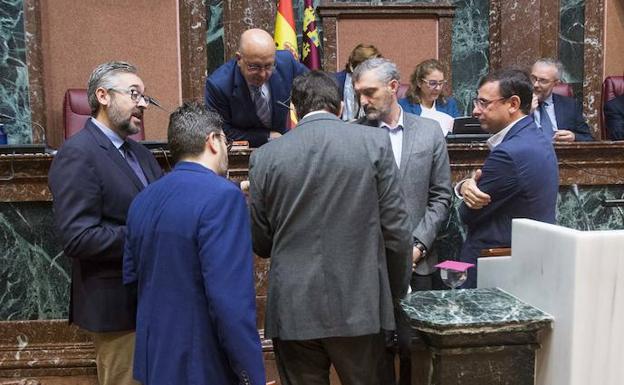 PP y Podemos se embroncan en la Asamblea por el derecho al aborto y el Pacto Contra la Violencia de Género