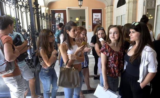 La Comunidad repartirá sus 300.000 euros para 'erasmus' en función de criterios sociales