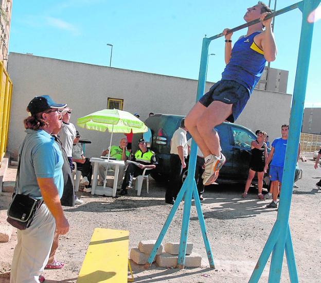 Mora impulsa las oposiciones a policía local para que empiecen antes de Navidad