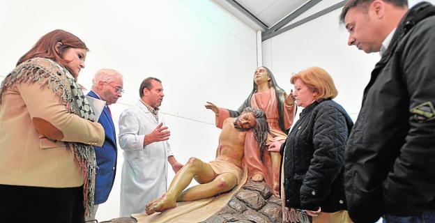 El taller municipal de patrimonio inicia la restauración de la Piedad