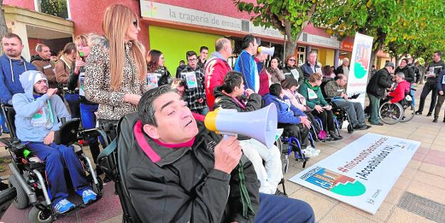 Protesta de Famdif: «Nadie debe sufrir como Ángeles»