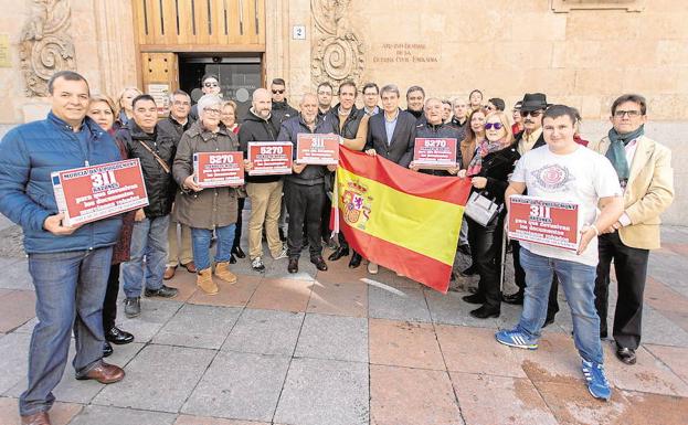 El Teatro Romea y familias de Totana y La Unión apoyan las reclamaciones de Salvar el Archivo contra la Generalitat