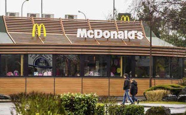 ¿Cuánto cuesta abrir un McDonalds? ¿Y un 100 montaditos? Los precios de todas las franquicias