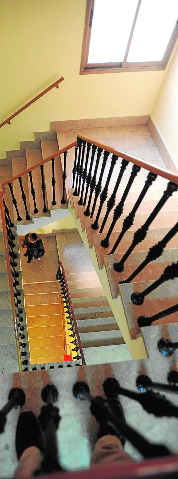 La mayoría de los edificios públicos de Lorca aún presentan barreras arquitectónicas