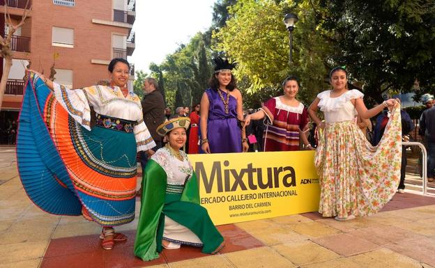 Mixtura acerca gastronomía, artesanía y cultura de 10 países al barrio del Carmen