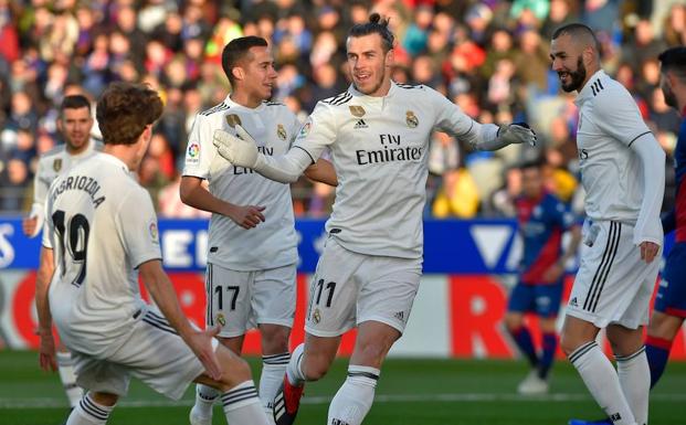 Bale y Courtois rescatan al Madrid en El Alcoraz