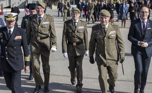 El coronel Carlos Frías Sánchez sustituye a Enrique Silvela al frente del Regimiento de Artillería Antiaérea