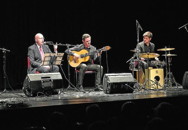 Curro Piñana pone a las fiestas alma flamenca