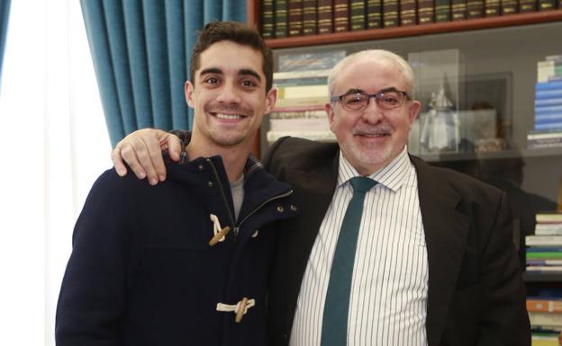 El patinador Javier Fernández se prepara en la UCAM para ser empresario