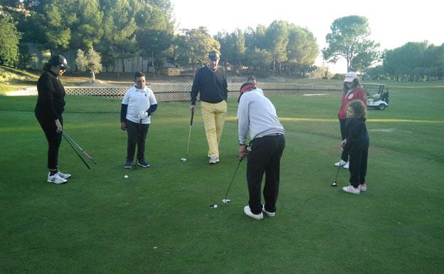 Grupo Huertas, un fiel apoyo para la escuela de golf de 'Los Pulseras Verdes'