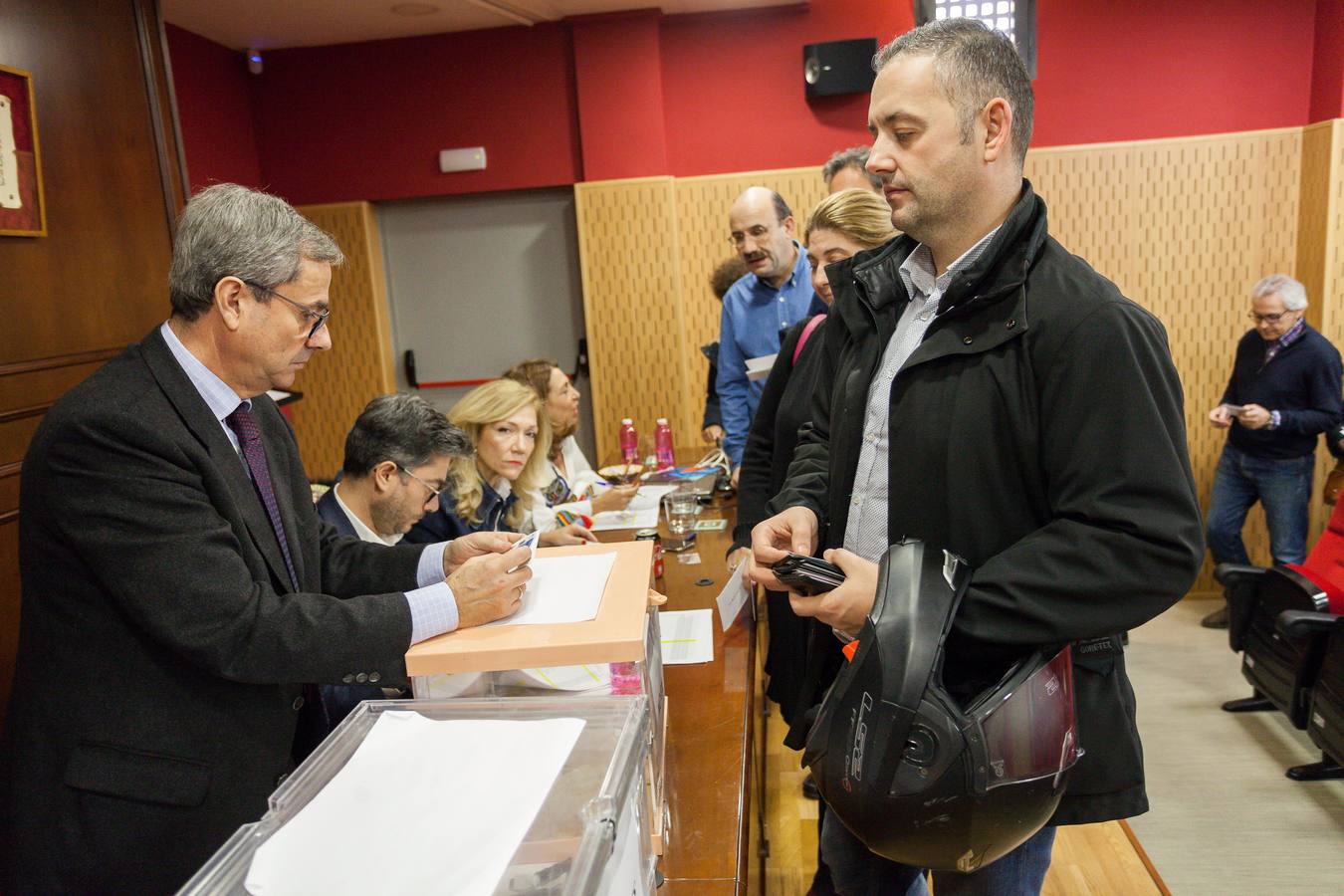 Más de 1.150 abogados votan para elegir a sus representantes