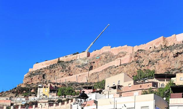 Comienzan los trabajos para estabilizar el macizo rocoso y evitar más desprendimientos