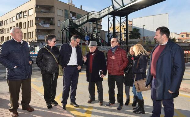 Conesa asegura a la Plataforma Pro Soterramiento que los plazos «se siguen cumpliendo»