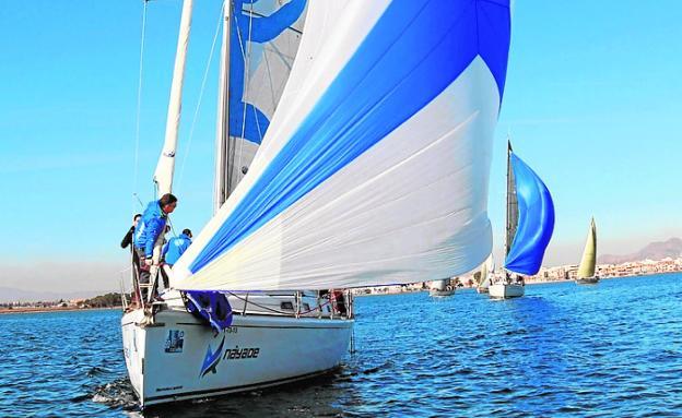 El 'Olimpia' y el 'Náyade' brillan en Los Alcázares