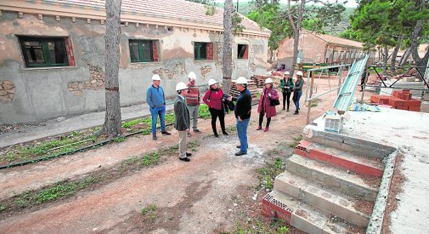 La apertura de un complejo rural con 120 plazas impulsa el turismo en Cabo Tiñoso