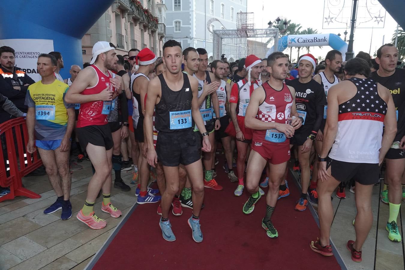 Una marea amarilla inunda Cartagena en la San Silvestre 2018