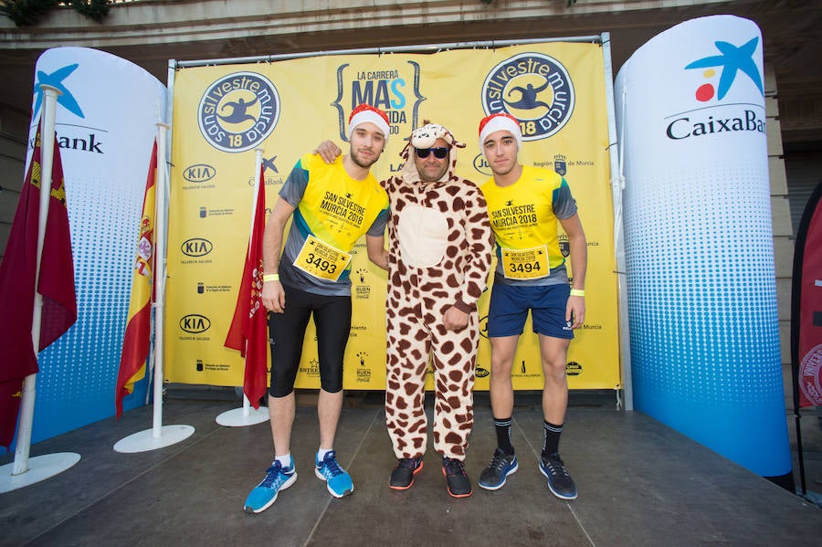 Los disfraces ponen la nota de color a la San Silvestre de Murcia