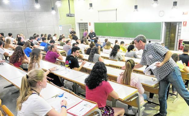 Educación deja en manos de los claustros el adelanto de la repesca de Selectividad a julio