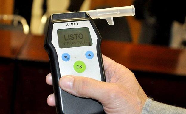 Detenido un conductor ebrio que casi choca contra un coche de la Policía Local de Cieza