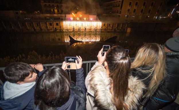 Fuego y luces sobre el río para recibir 2019