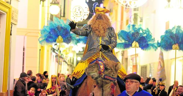 Un roscón gigante para más de mil niños de Lorca será hoy el preámbulo del día de Reyes