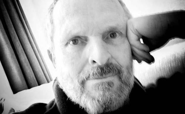 Miguel Bosé tranquiliza sobre su estado de salud: «Estoy feliz»