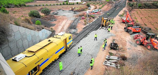 La línea de tren con Madrid estará cortada diez días para abrir Camarillas el 13 de marzo