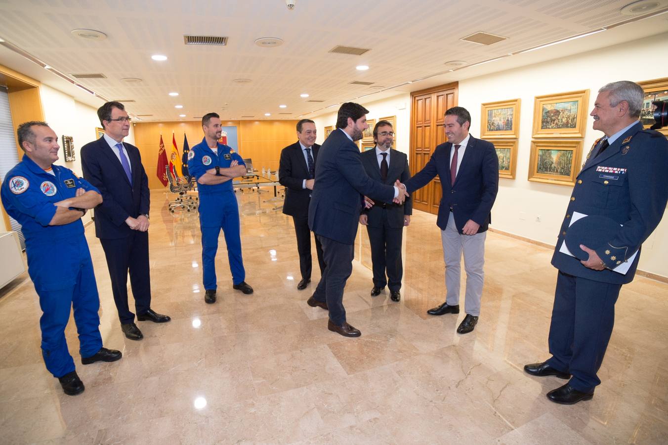 La Comunidad y el Ejército se unen para honrar a la bandera