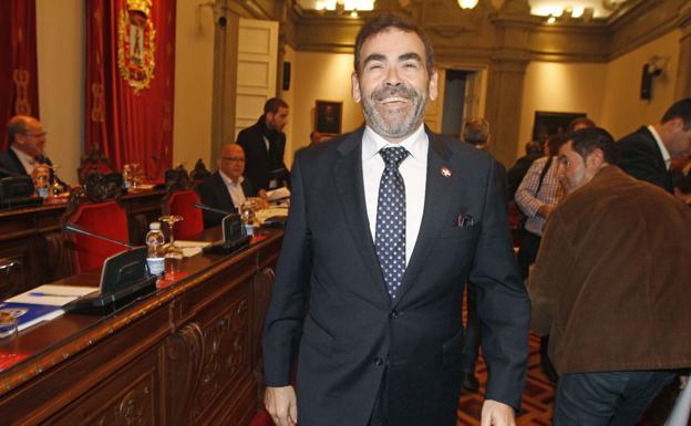 PSOE, PP y Podemos insisten en que López devuelva el sueldo cobrado como alcalde