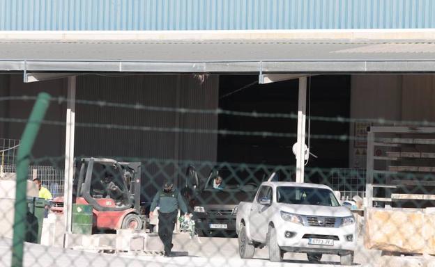 Fallece un trabajador en Zarcilla de Ramos al caerle una placa de mármol encima