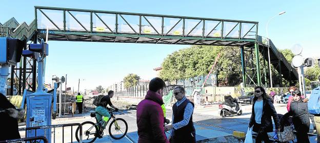 Los ascensores de la pasarela del AVE podrán llevar a ocho personas en cada viaje