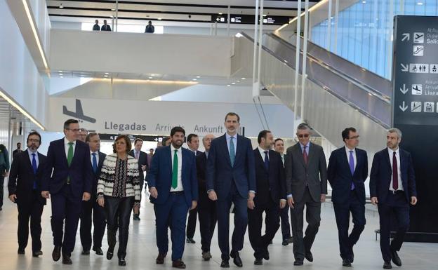 La Región celebra la apertura de su aeropuerto como dinamizador de la economía